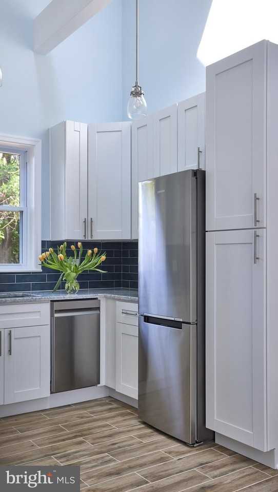 2810 S Arlington Ridge Rd Unit B - Photo 2 of 20