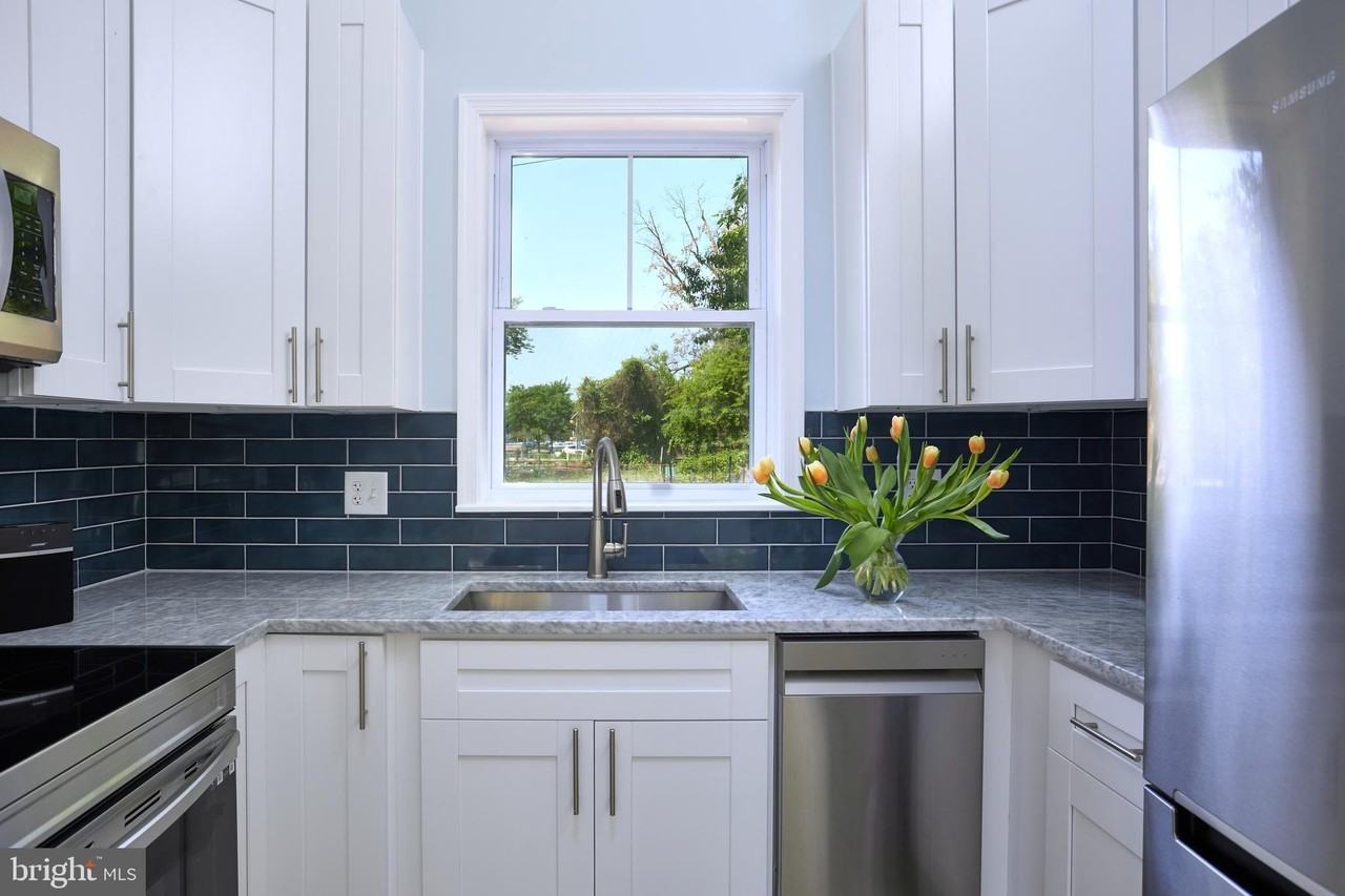 2810 S Arlington Ridge Rd Unit B - Photo 5 of 20