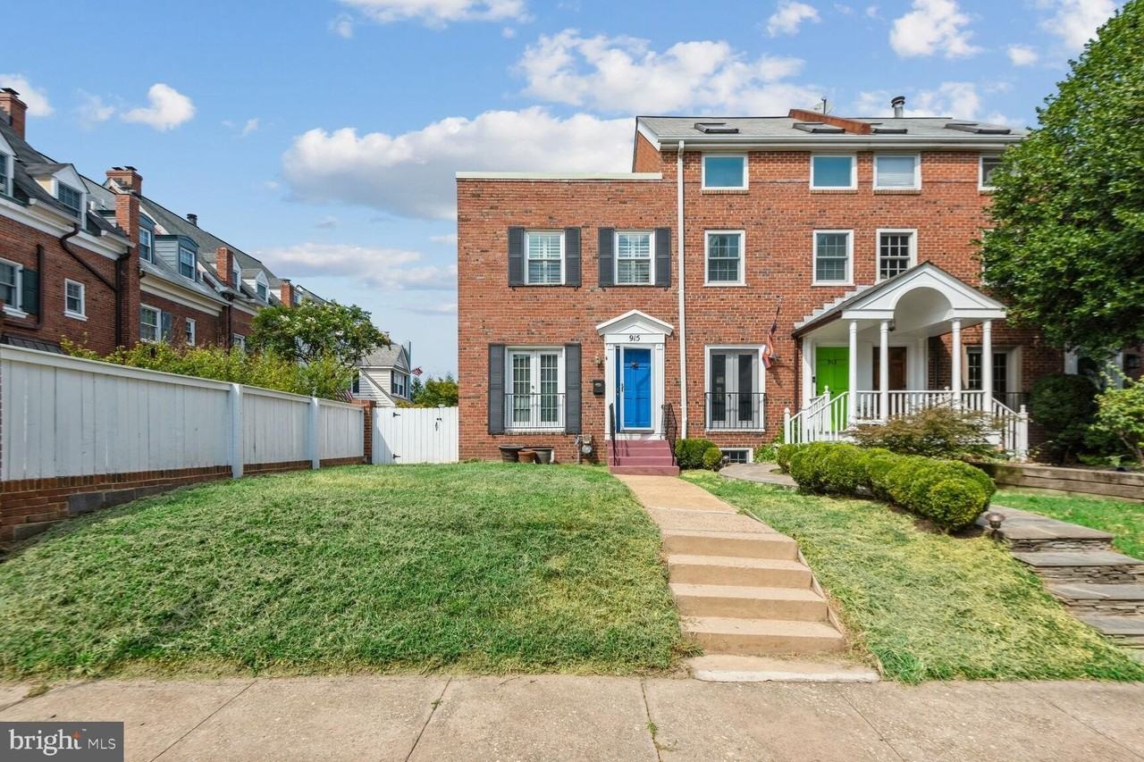 915 Jefferson St - Photo 2 of 18