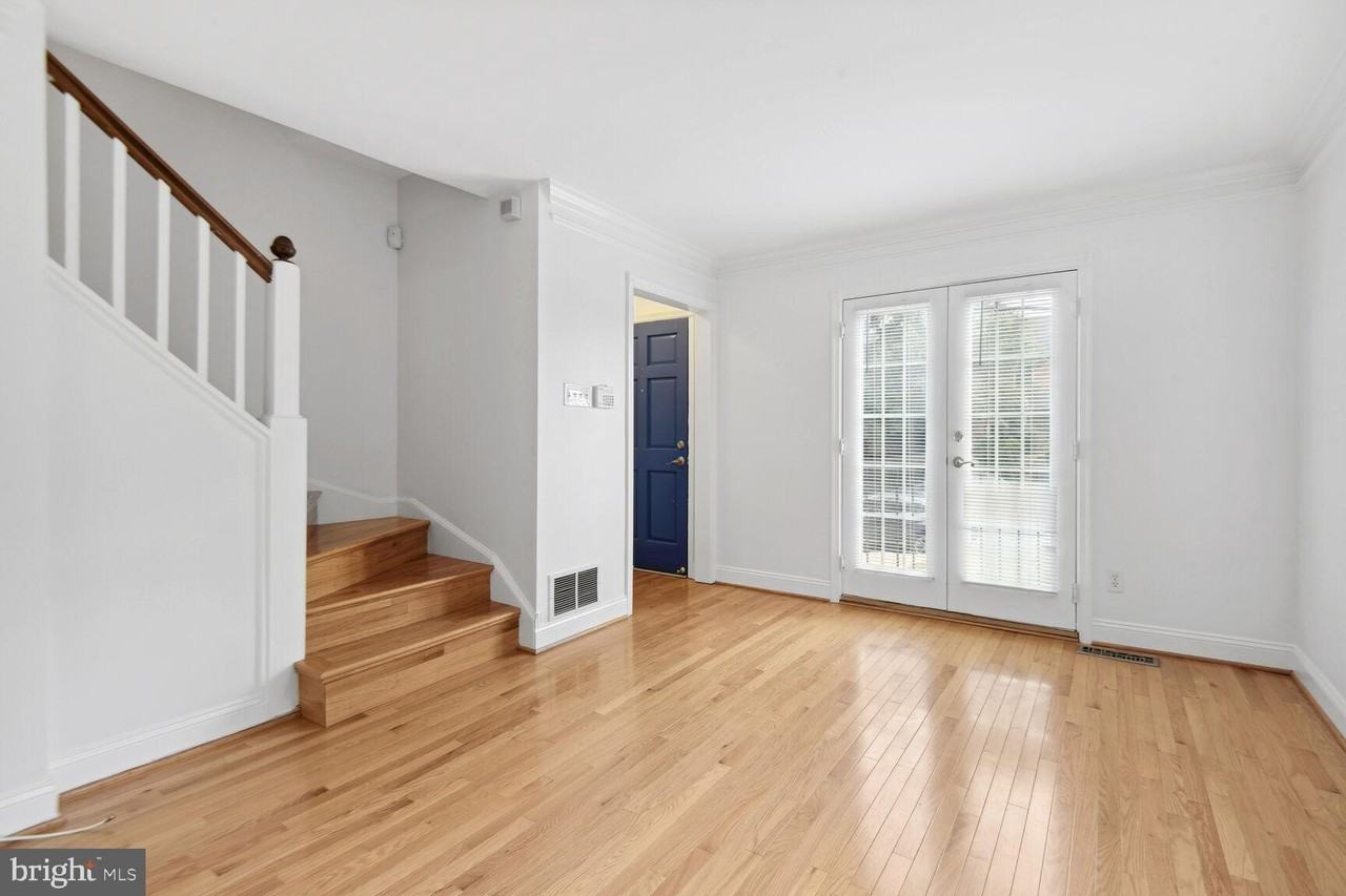 915 Jefferson St - Photo 5 of 18