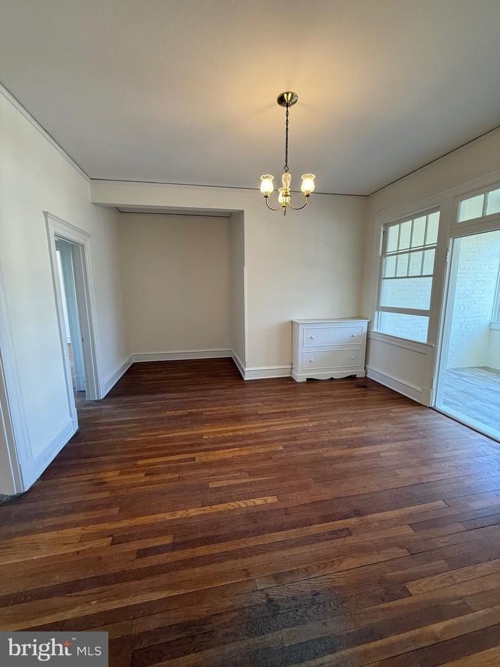 700 Prince Edward St Apt 2 - Photo 3 of 15