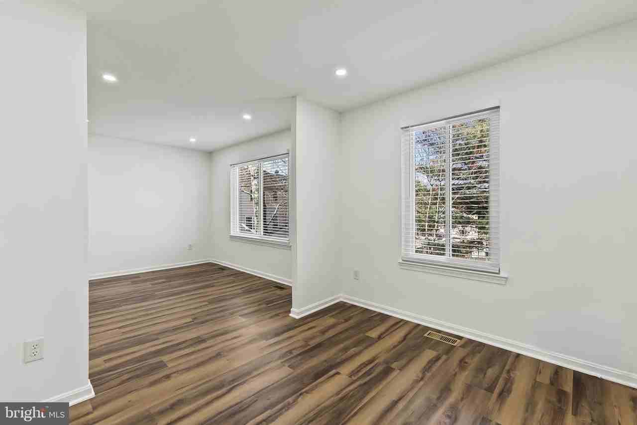 8234 Stationhouse Ct - Photo 5 of 29