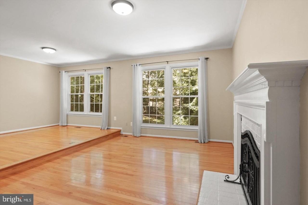 5439 Plymouth Meadows Ct - Photo 2 of 20