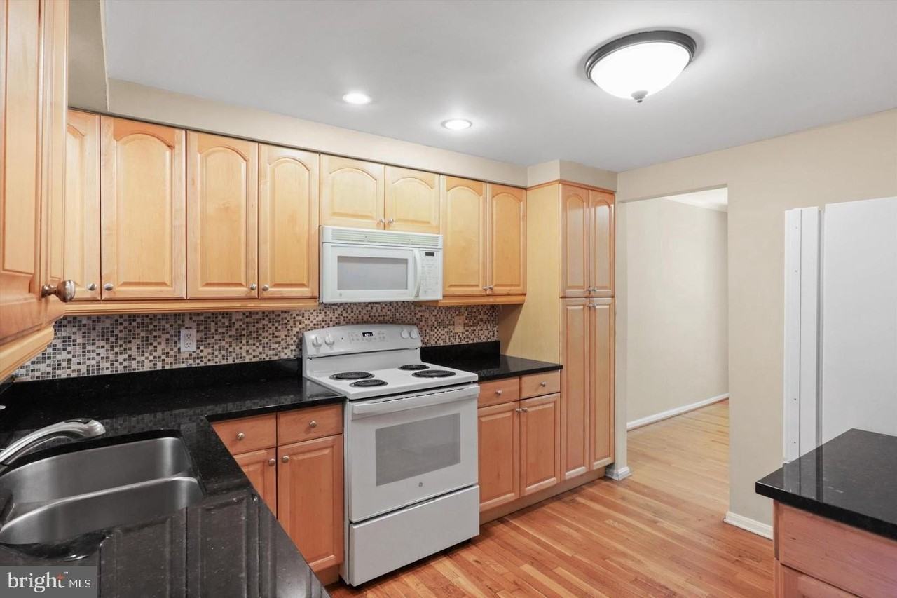 5439 Plymouth Meadows Ct - Photo 4 of 20