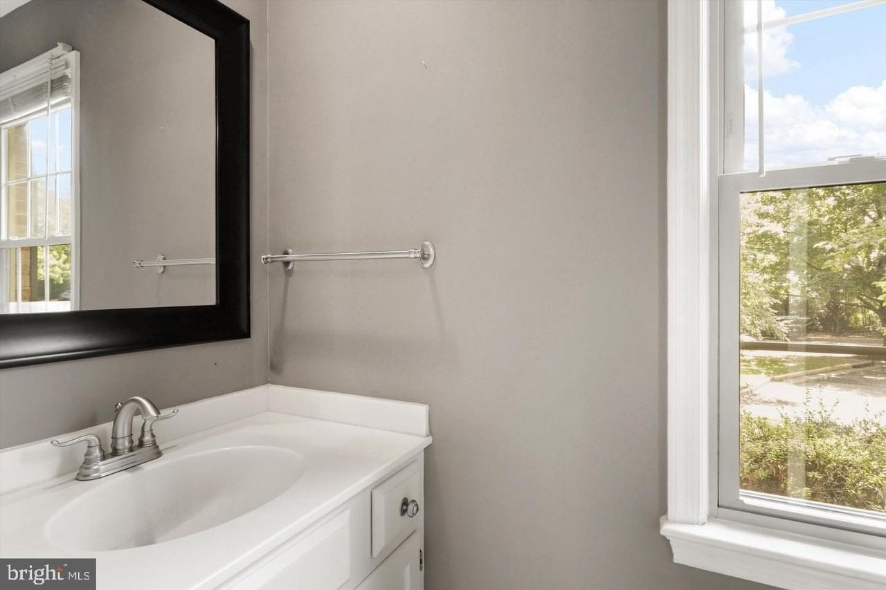 5439 Plymouth Meadows Ct - Photo 6 of 20