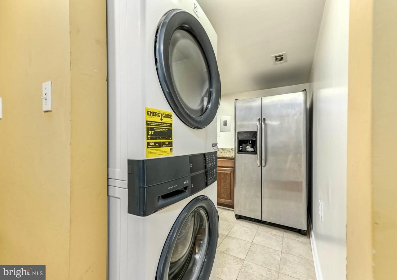 1403 Northgate Sq Unit 12b - Photo 3 of 17