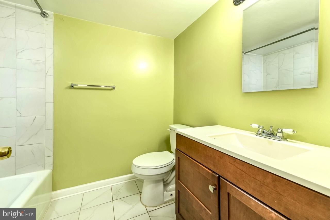 1403 Northgate Sq Unit 12b - Photo 6 of 17