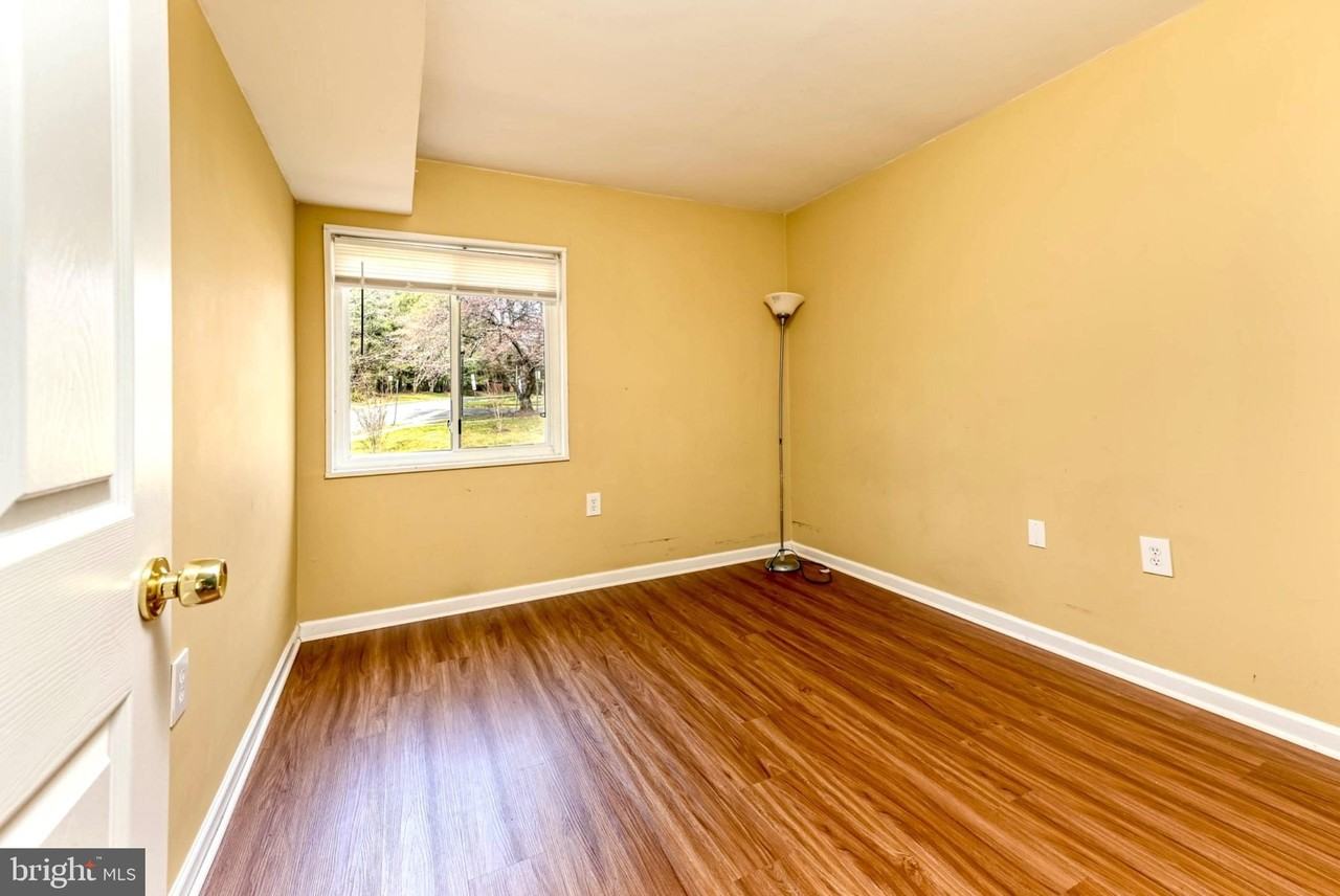 1403 Northgate Sq Unit 12b - Photo 7 of 17