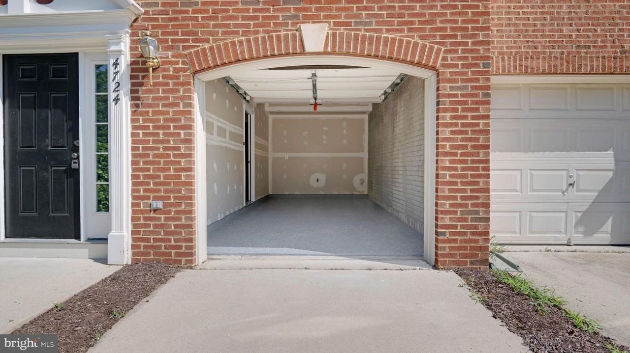 4724 Hanrahan Pl - Photo 2 of 47