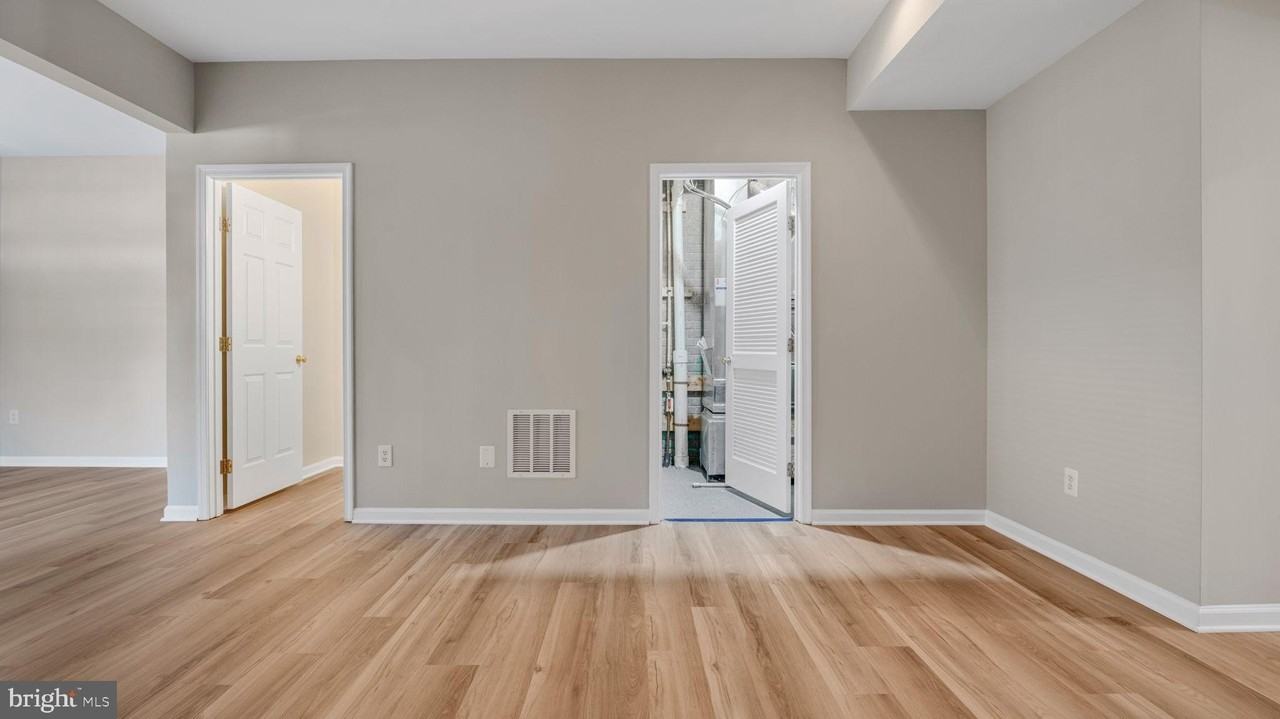 4724 Hanrahan Pl - Photo 5 of 47