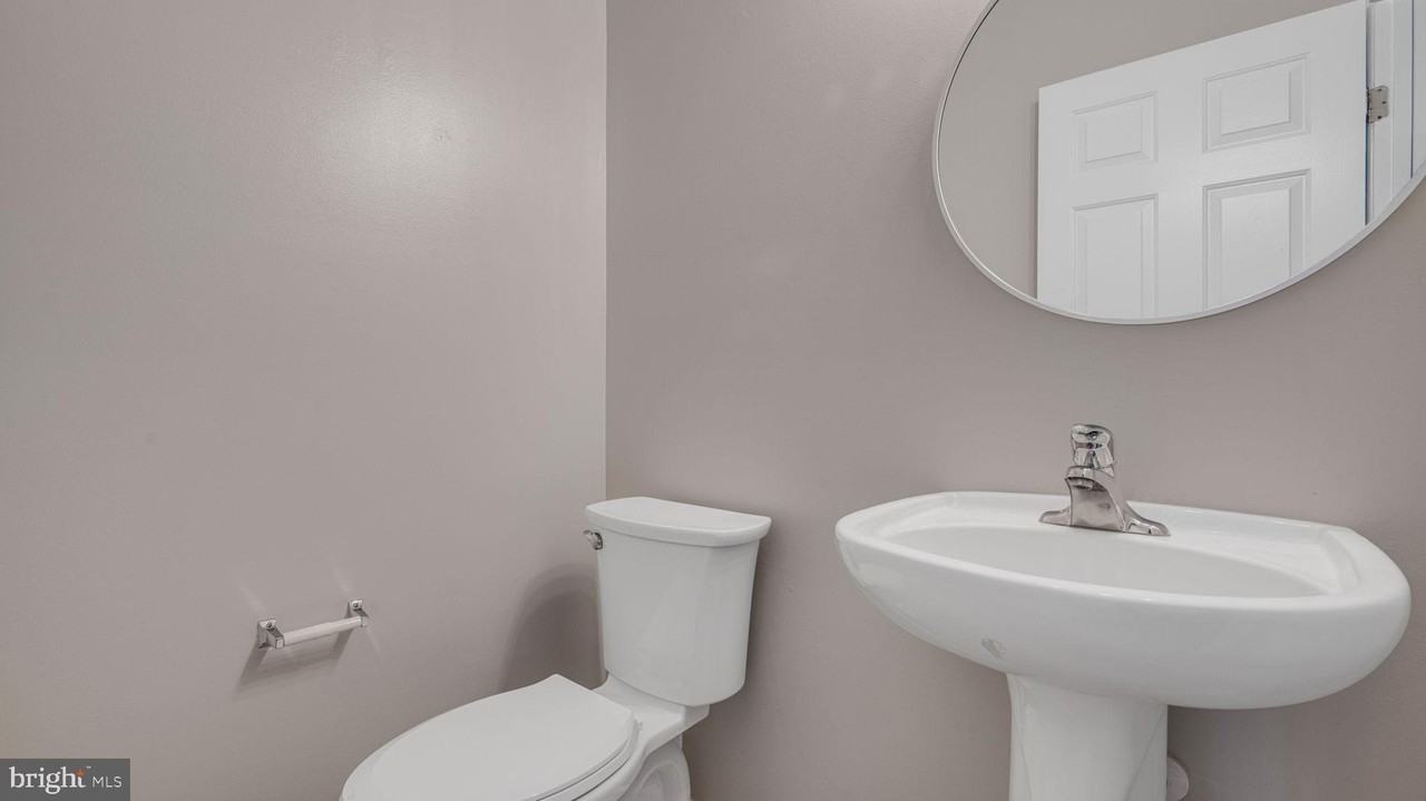 4724 Hanrahan Pl - Photo 6 of 47