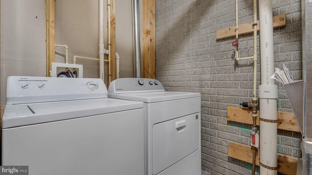 4724 Hanrahan Pl - Photo 7 of 47