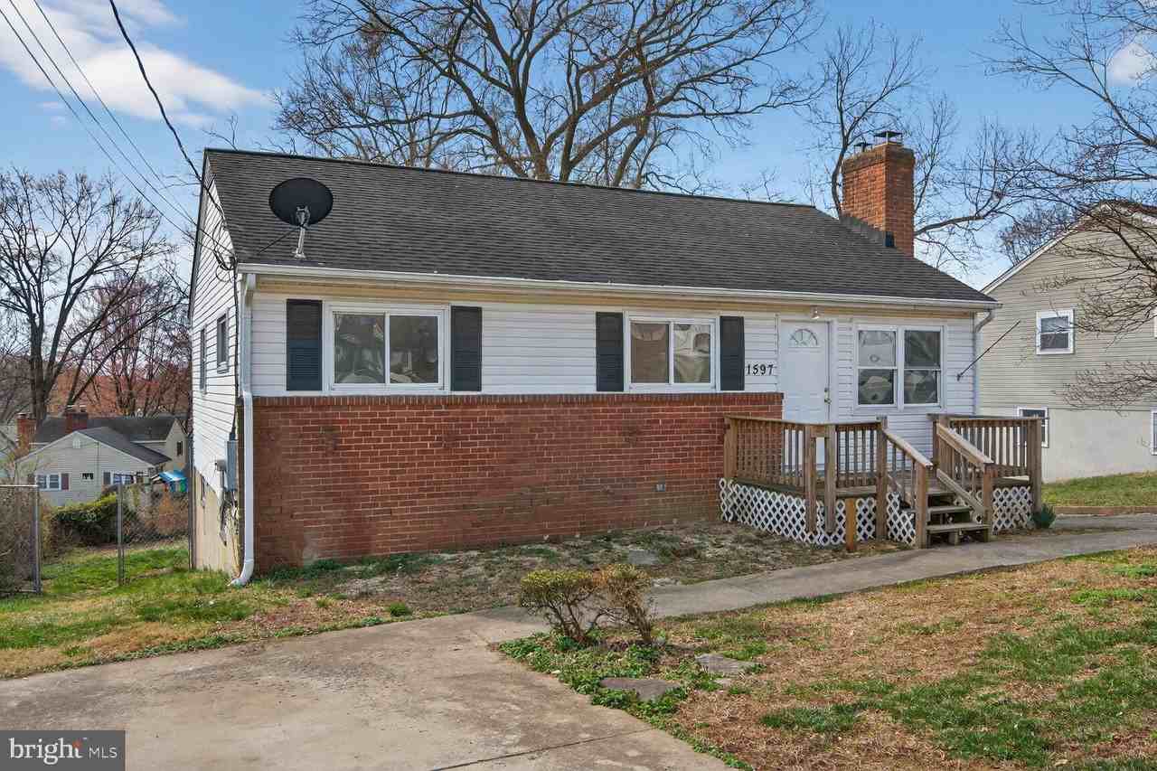 1597 Katherine Ct - Photo 2 of 25