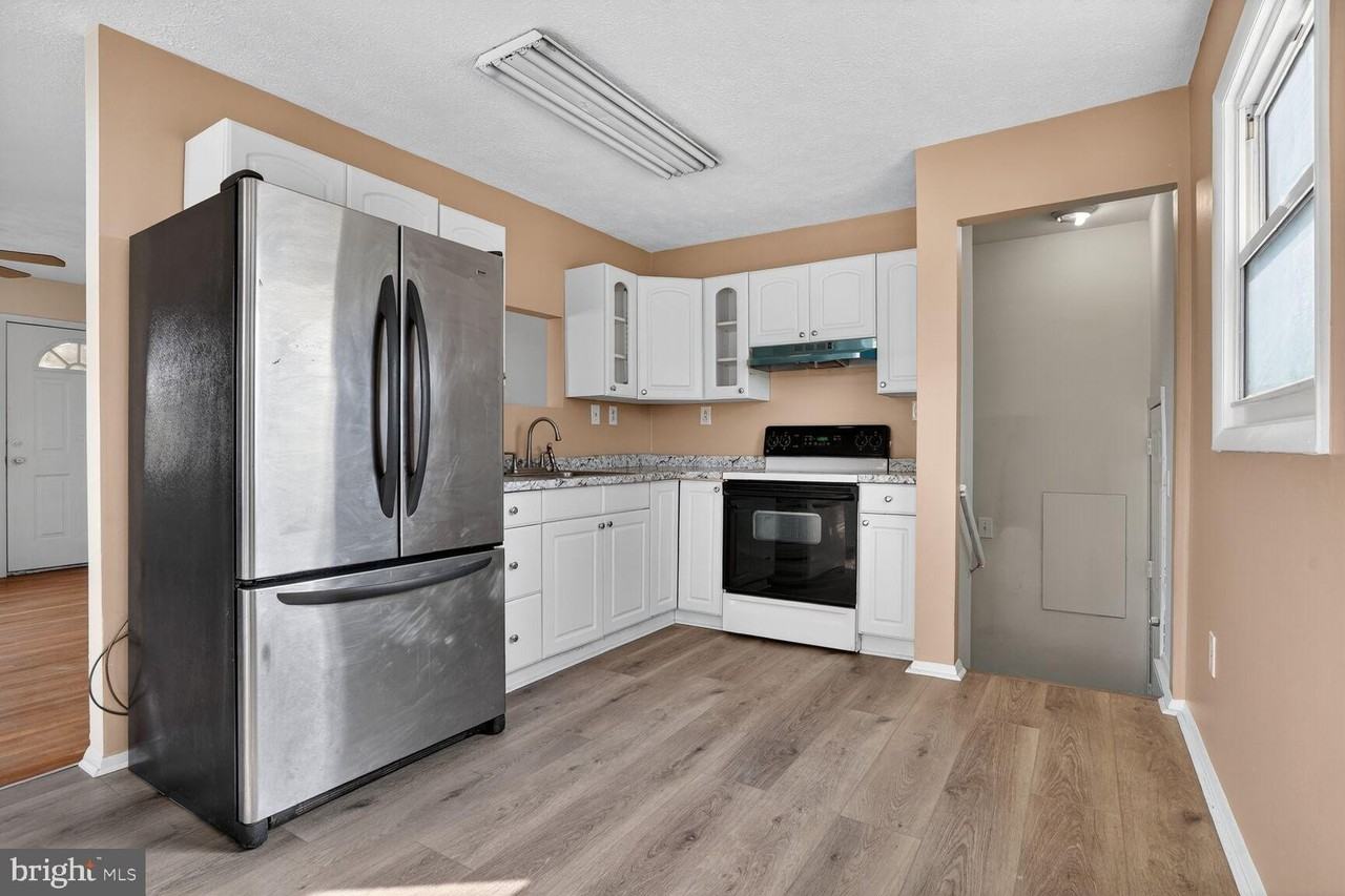 1597 Katherine Ct - Photo 3 of 25