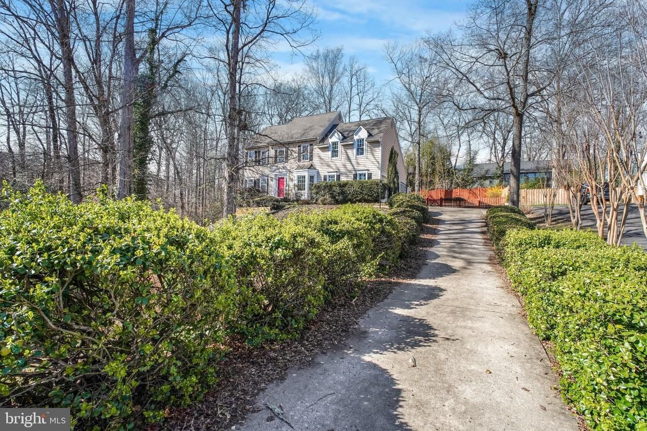 655 Lancaster St - Photo 2 of 50