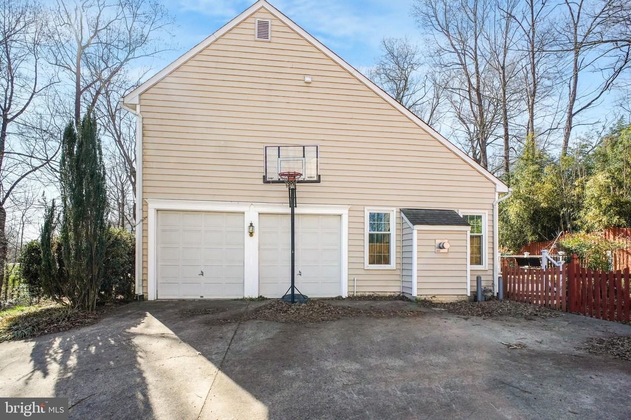 655 Lancaster St - Photo 4 of 50