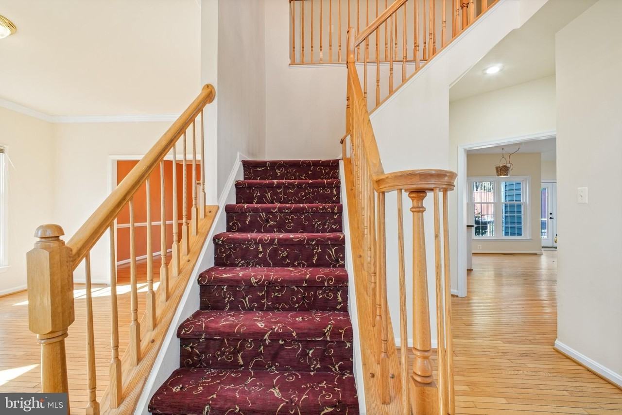 655 Lancaster St - Photo 6 of 50