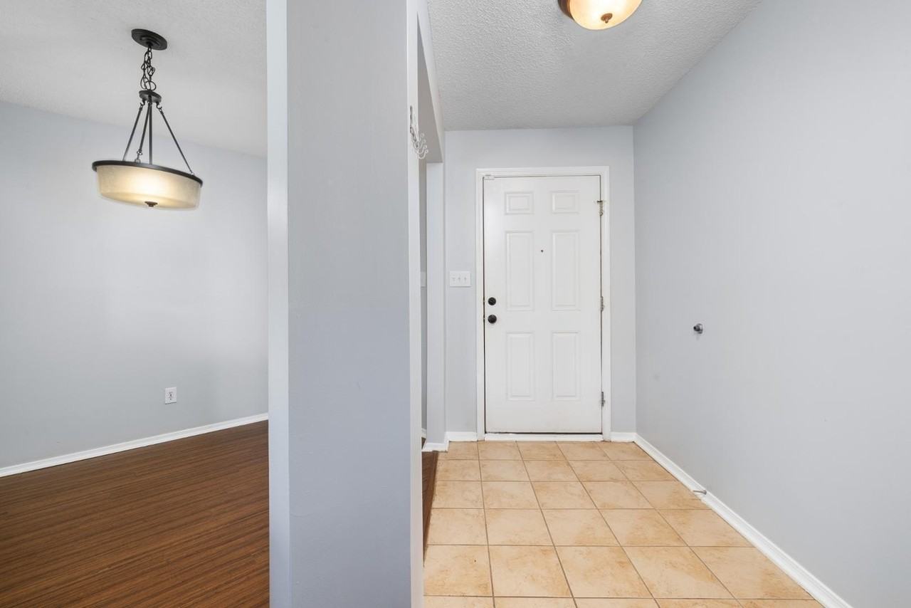 6332 Saybrooke Dr - Photo 4 of 30