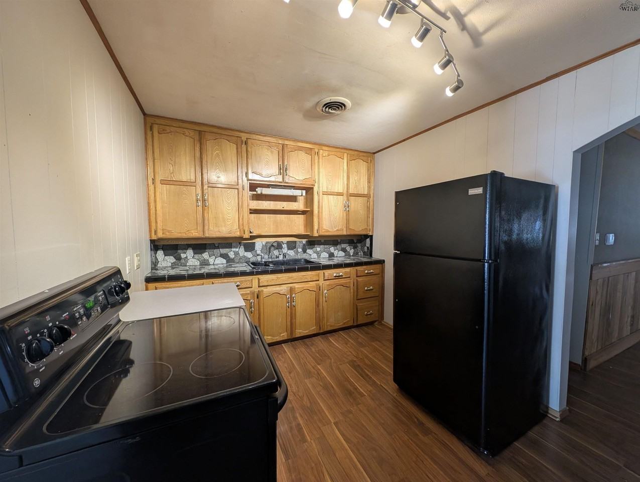 2943 Elliott St - Photo 4 of 15