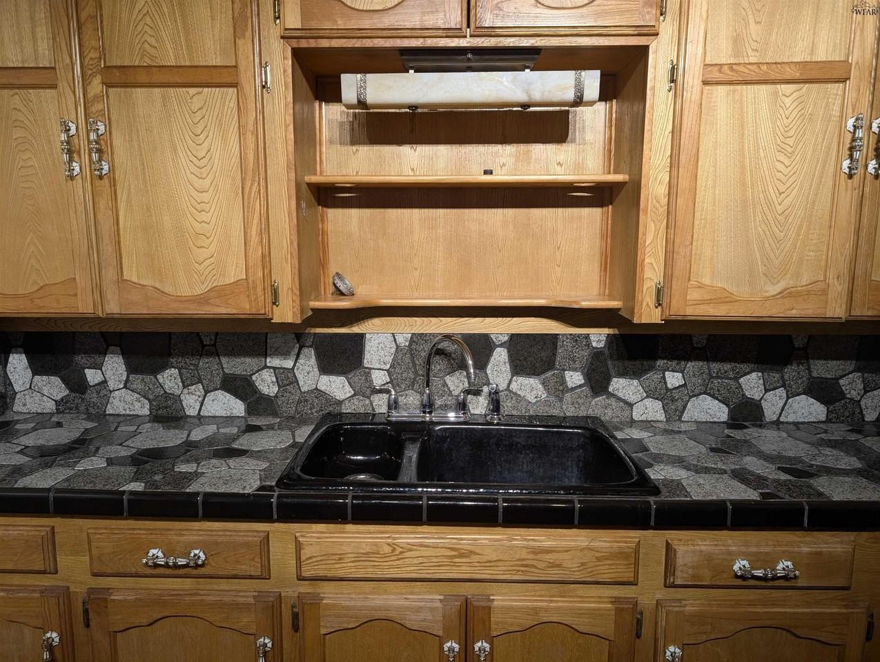 2943 Elliott St - Photo 5 of 15