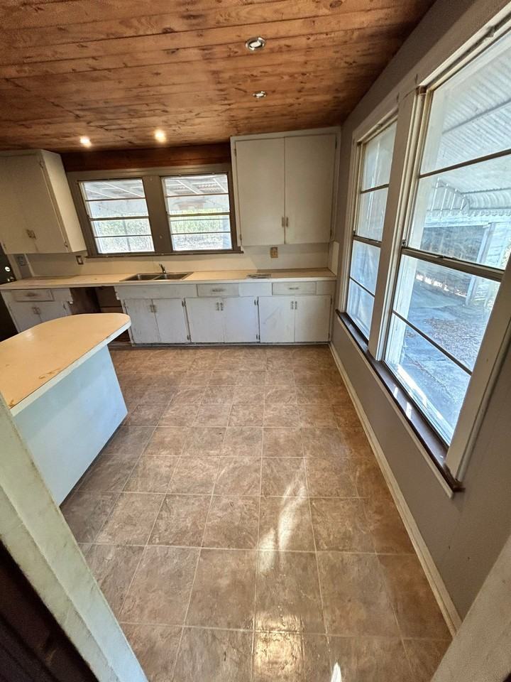 102 E Charlotte Ave #1 - Photo 4 of 6