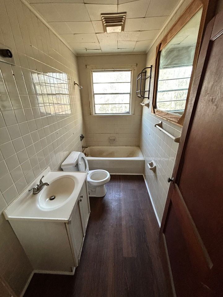 102 E Charlotte Ave #1 - Photo 5 of 6