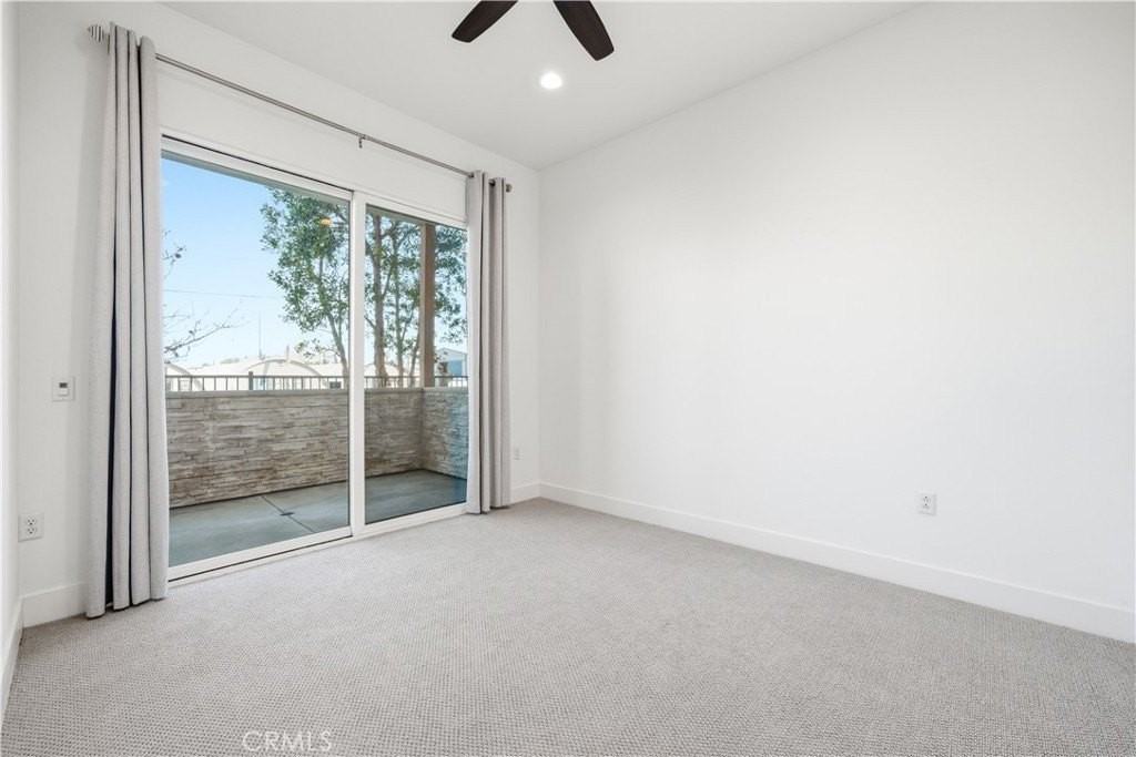 669 W 17th St - Photo 3 of 22