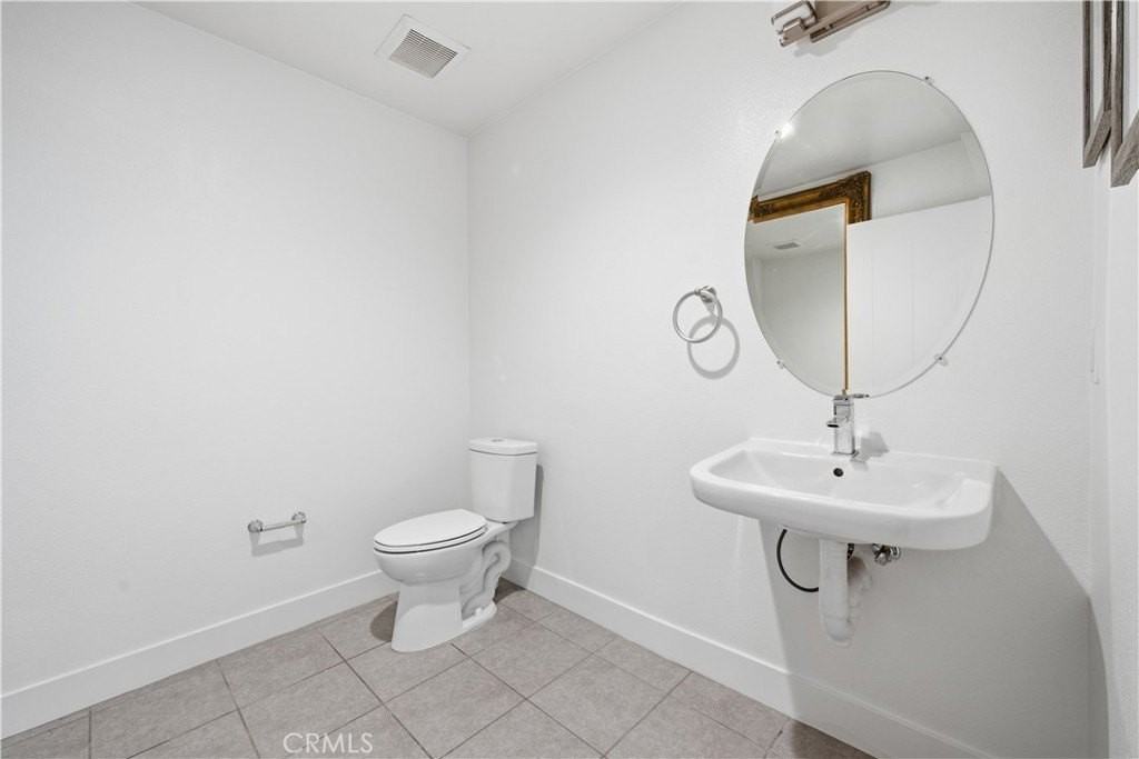 669 W 17th St - Photo 4 of 22