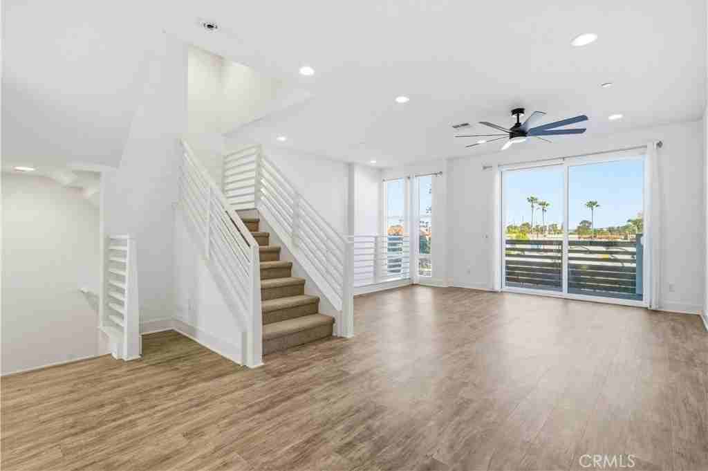 669 W 17th St - Photo 5 of 22