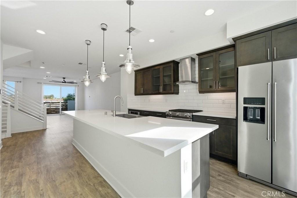 669 W 17th St - Photo 7 of 22