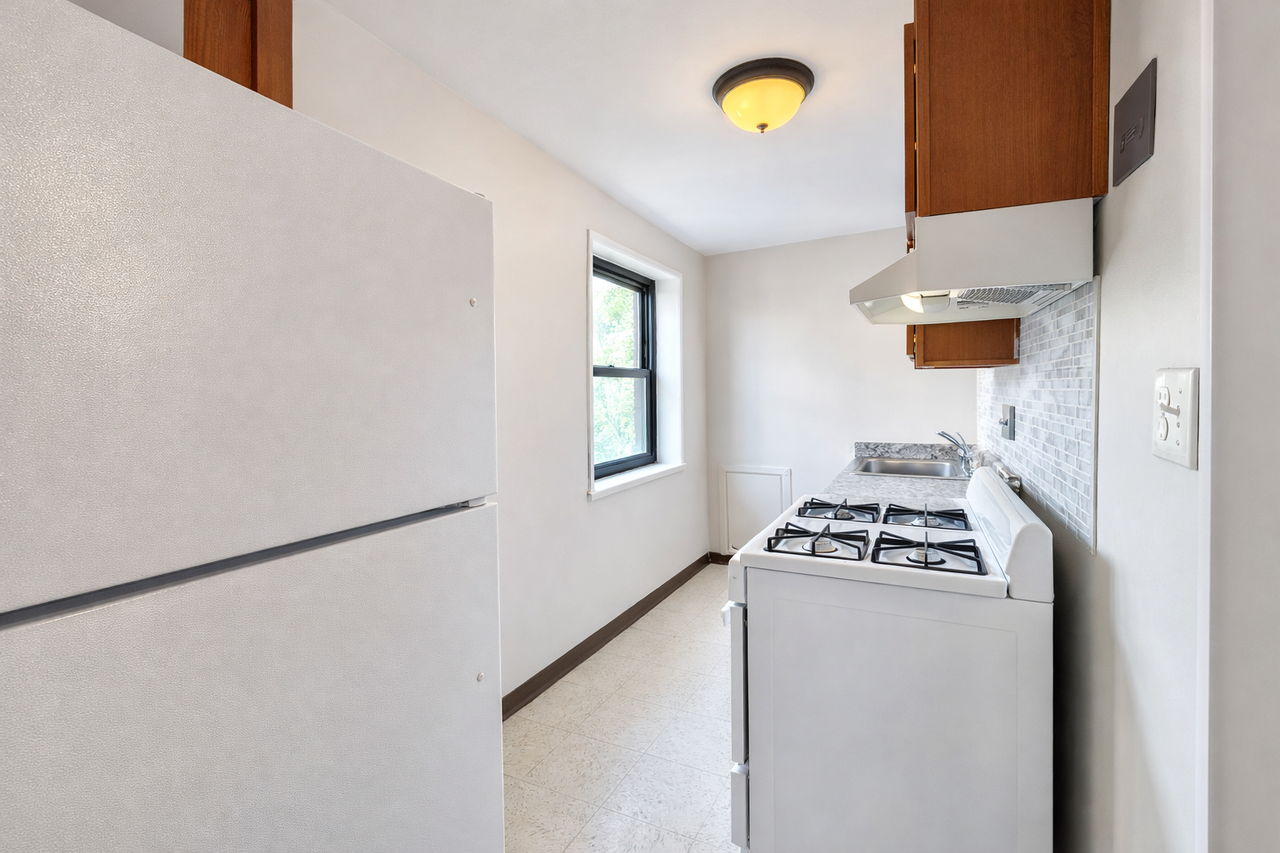 2976 VOELKEL AVENUEAPT 11 #11 - Photo 5 of 7