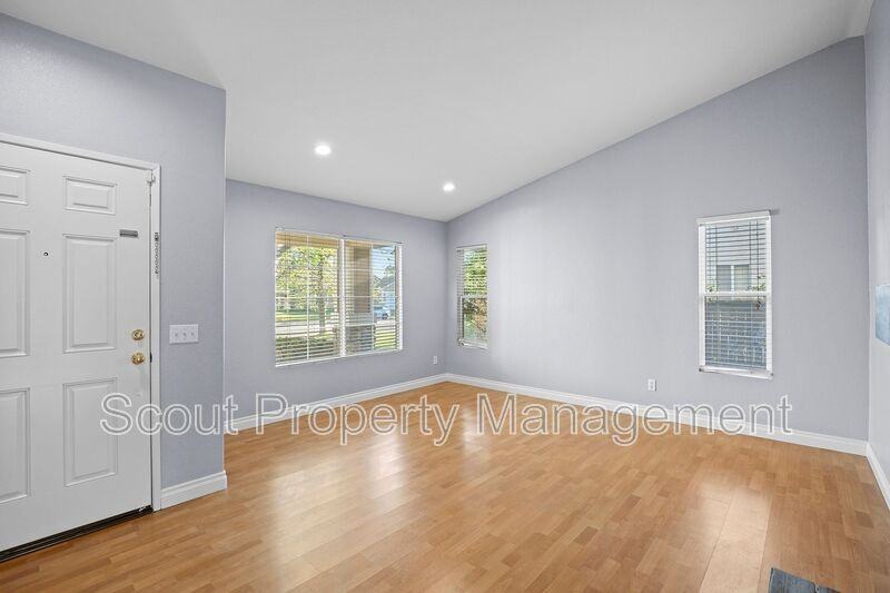 31654 Granville Dr - Photo 3 of 24