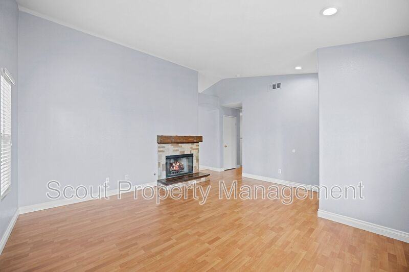 31654 Granville Dr - Photo 4 of 24