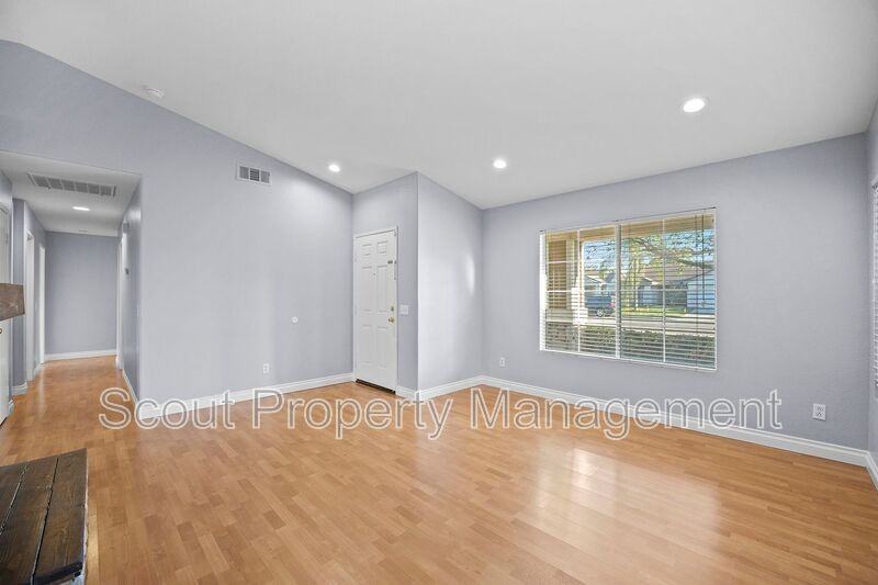 31654 Granville Dr - Photo 5 of 24