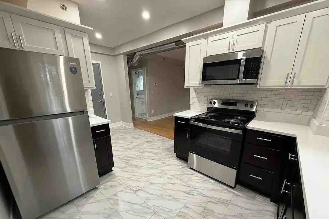 5535 HOBART STREETAPT 7 #5535-7 - Photo 2 of 7