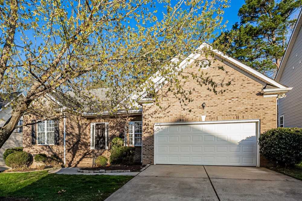 12123 Hampton Place Dr - Photo 3 of 16