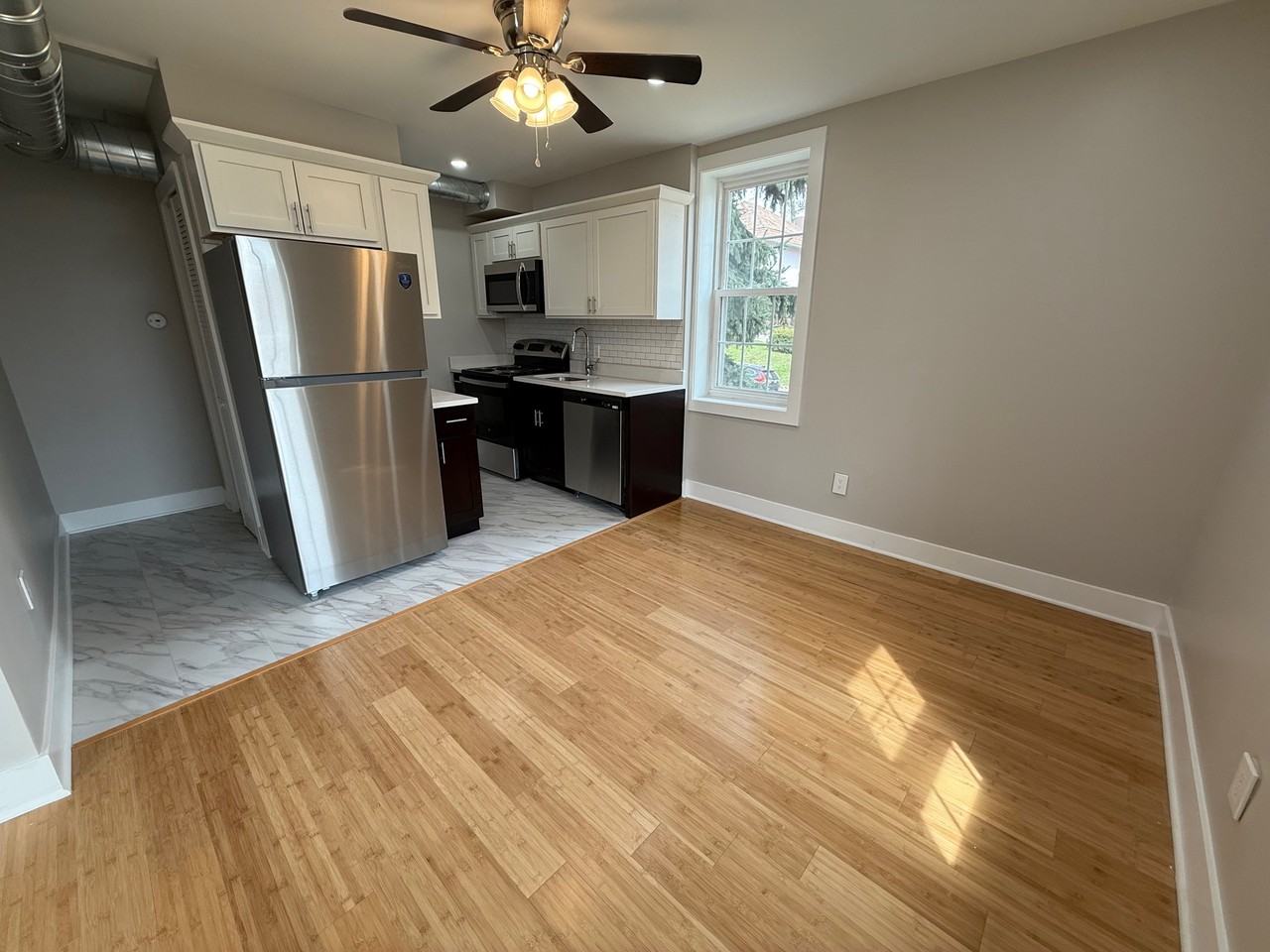 5535 HOBART STREETAPT 2 #5535-2 - Photo 2 of 11