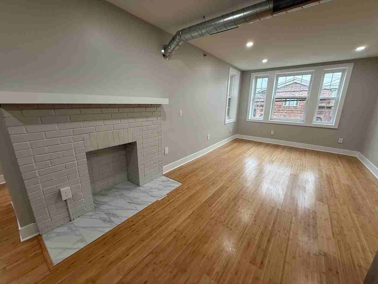 5535 HOBART STREETAPT 3 #5535-3 - Photo 3 of 10