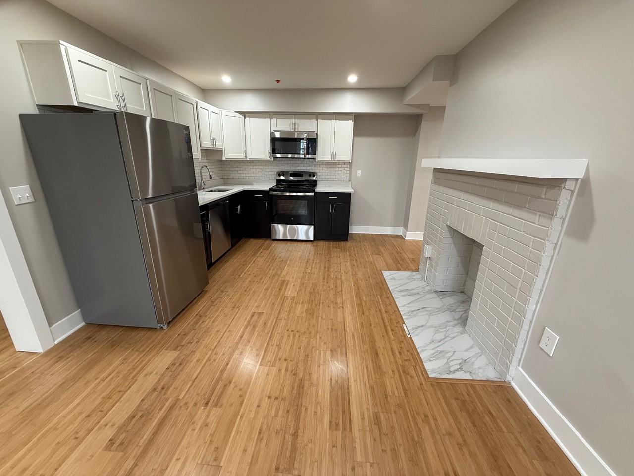 5535 HOBART STREETAPT 3 #5535-3 - Photo 4 of 10