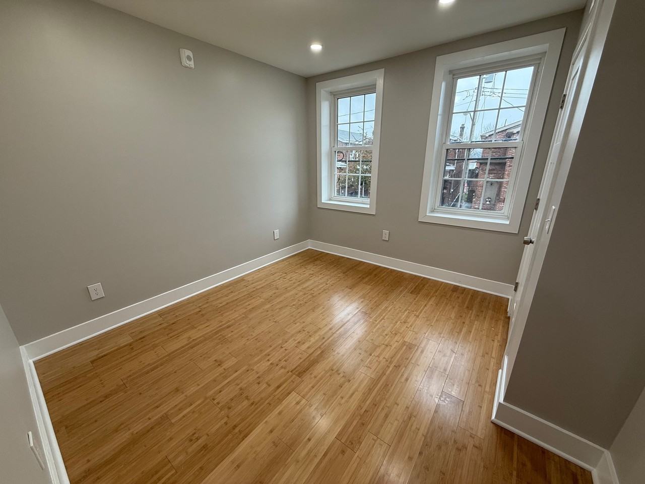 5535 HOBART STREETAPT 3 #5535-3 - Photo 5 of 10