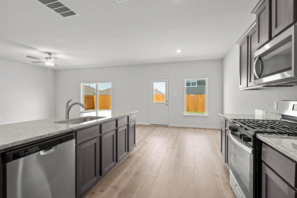 1549 Woodwinds Dr - Photo 6 of 20