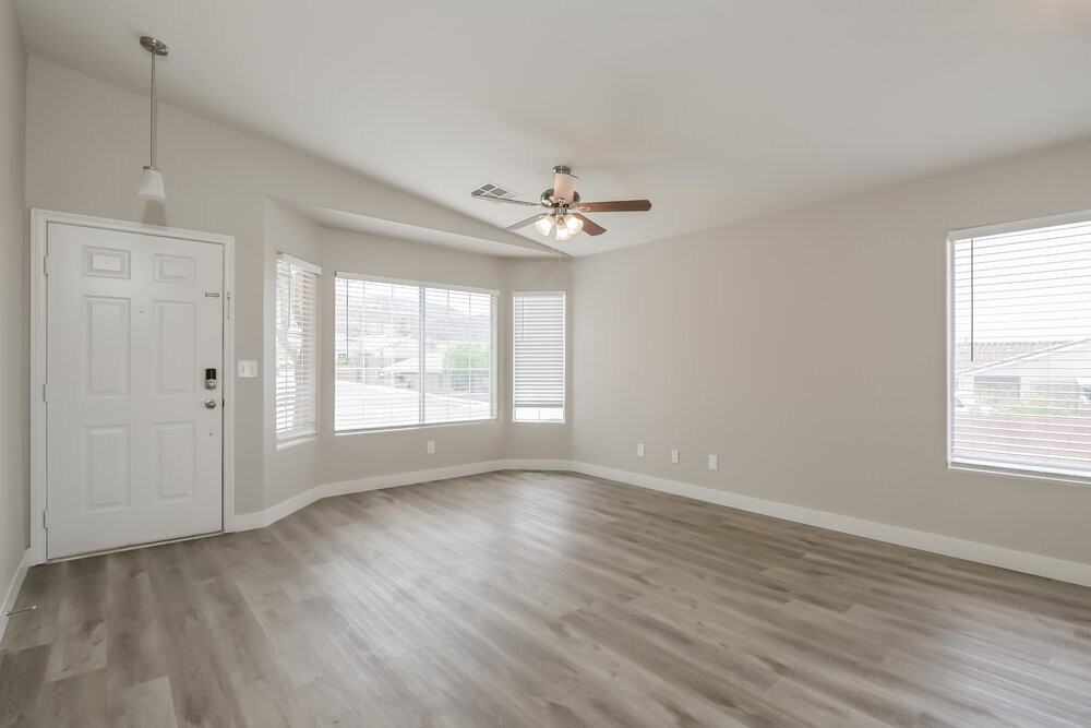 456 Palegold St - Photo 4 of 18