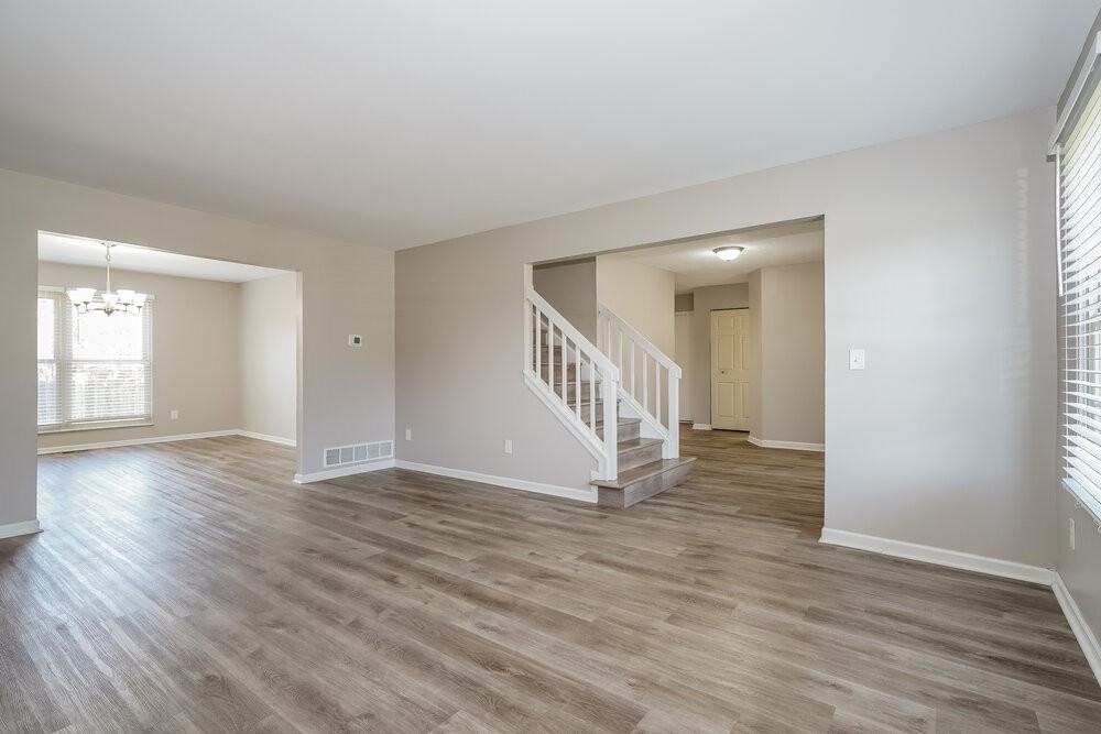 1127 Crestview St - Photo 4 of 17