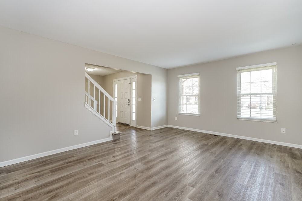 1127 Crestview St - Photo 5 of 17