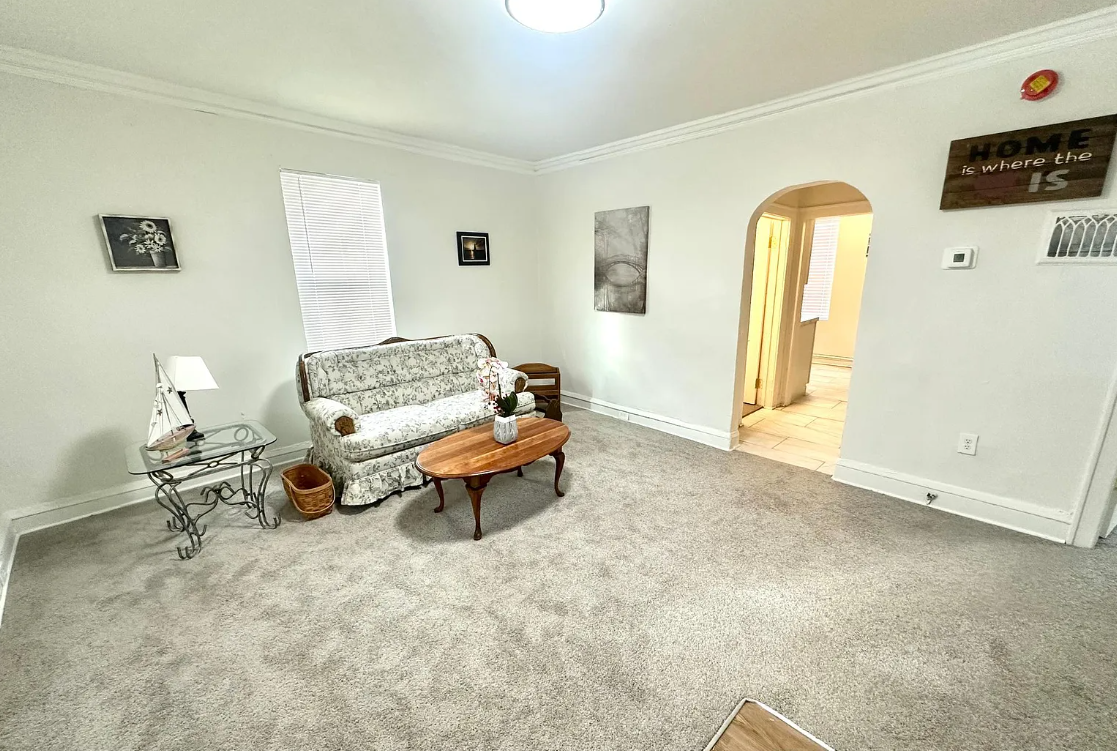 1402 21st Ave N #0 - Photo 2 of 9