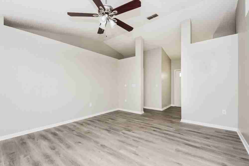 613 Deauville Ct - Photo 4 of 15