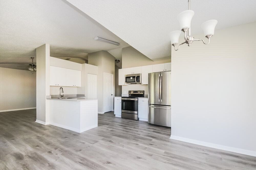 613 Deauville Ct - Photo 5 of 15