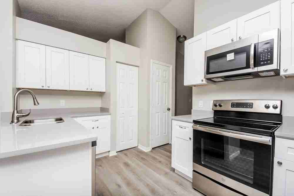 613 Deauville Ct - Photo 7 of 15