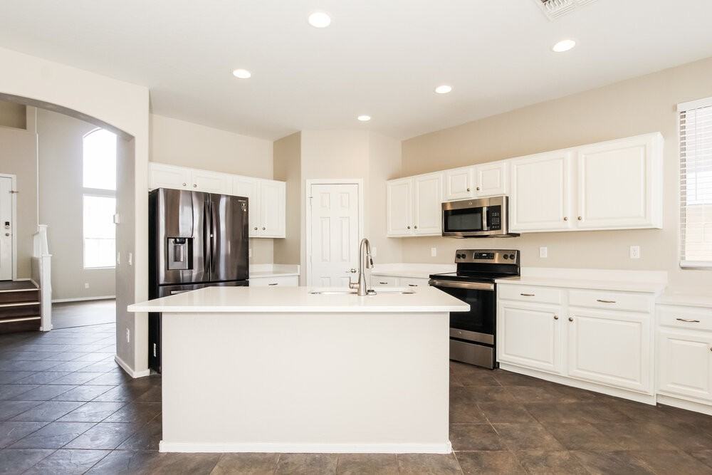 12742 W Charter Oak Rd - Photo 7 of 17