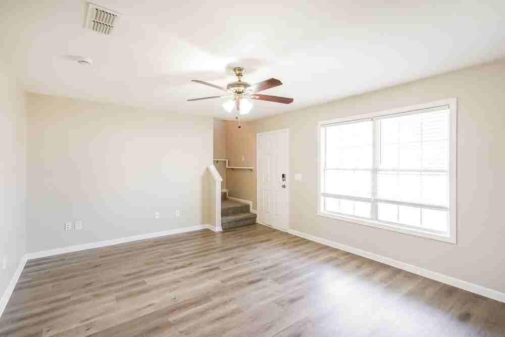 1476 Priestshore Bay - Photo 4 of 17